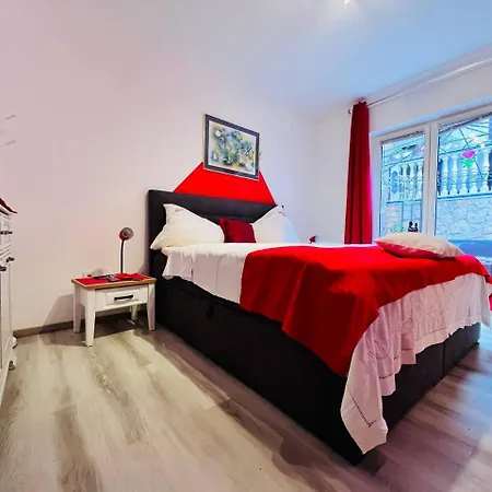 Mira 아파트 풀라