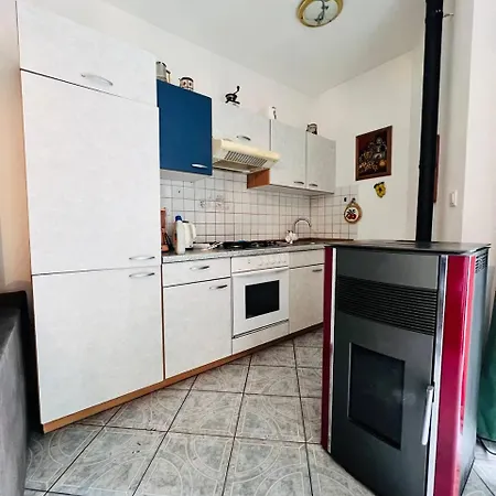 Mira פולה