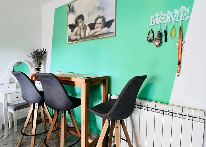 Mira 아파트 풀라