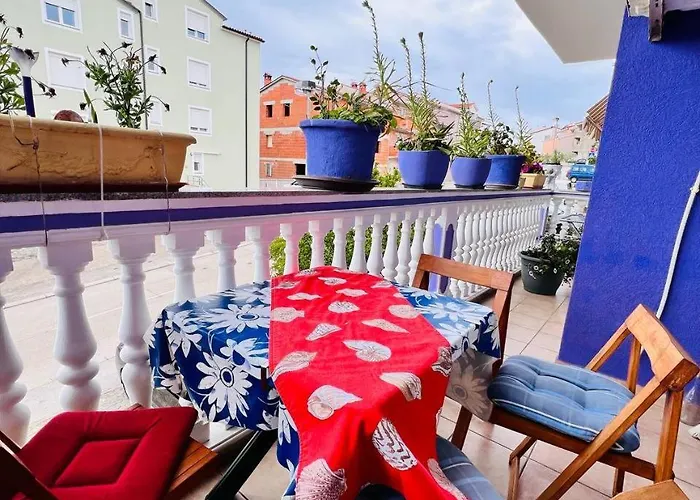 Mira 아파트 풀라